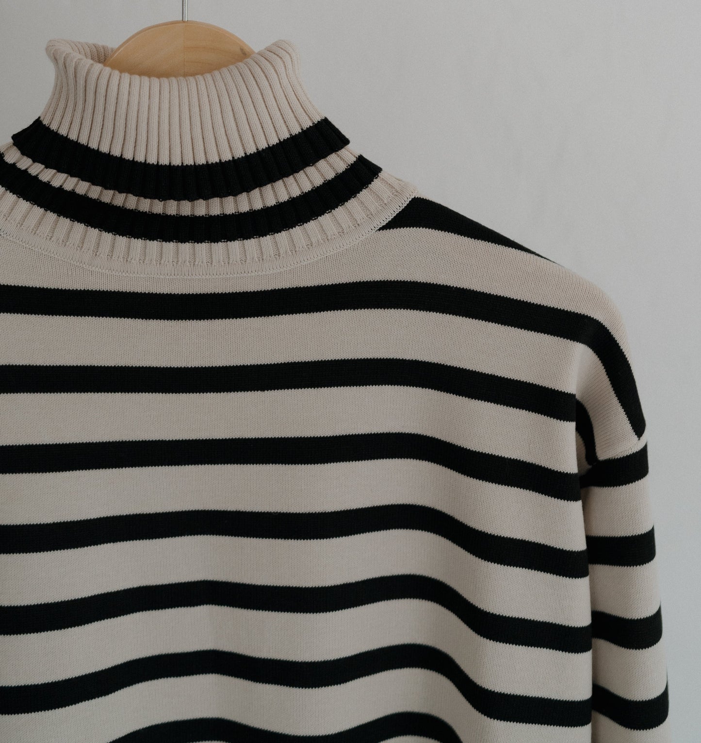TURTLENECK STRIPED SWEATER