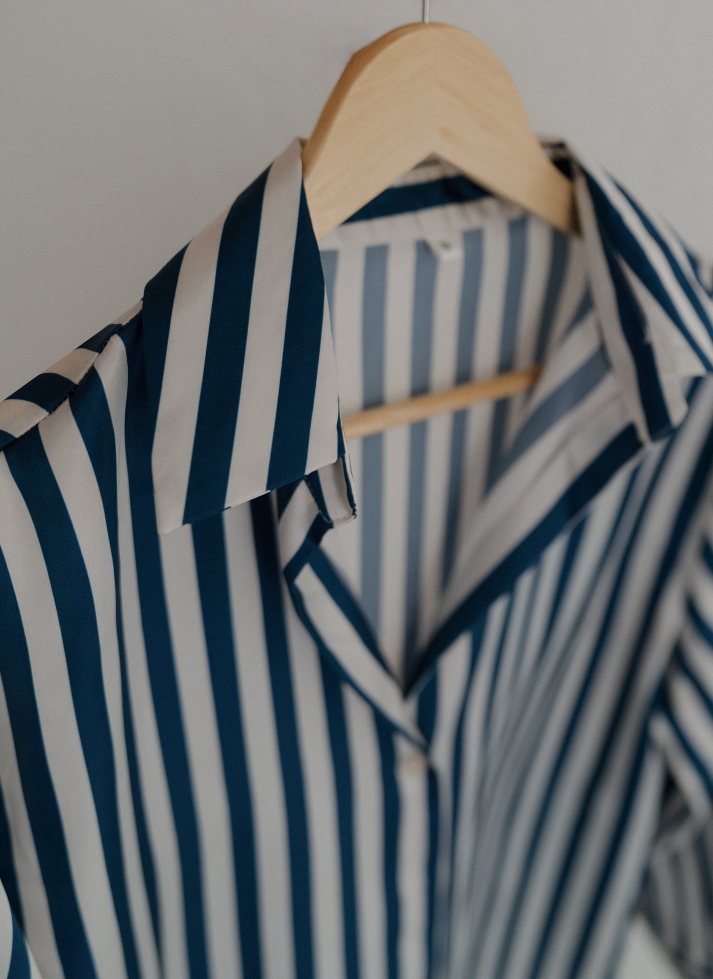 FLOWY SATIN SHIRT