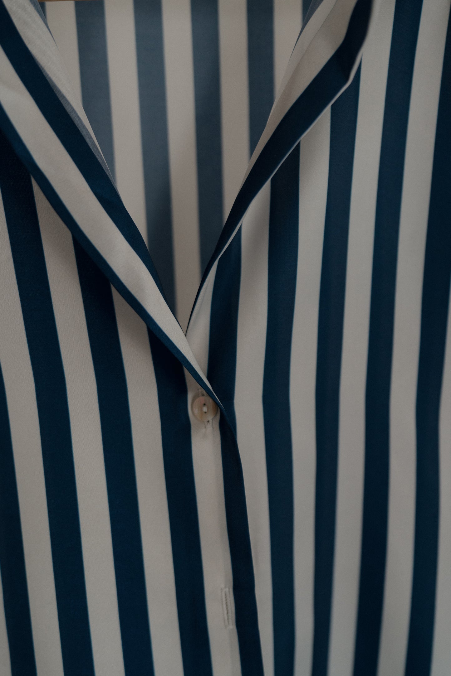 FLOWY SATIN SHIRT